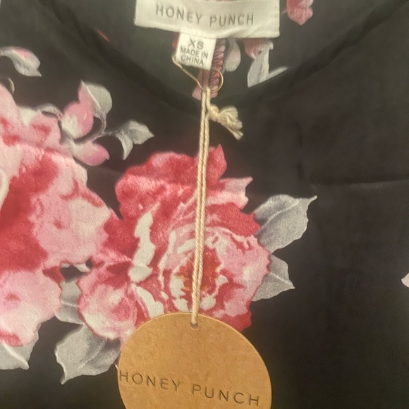 Honey punch black floral sleeveless mini - Picture 3 of 3